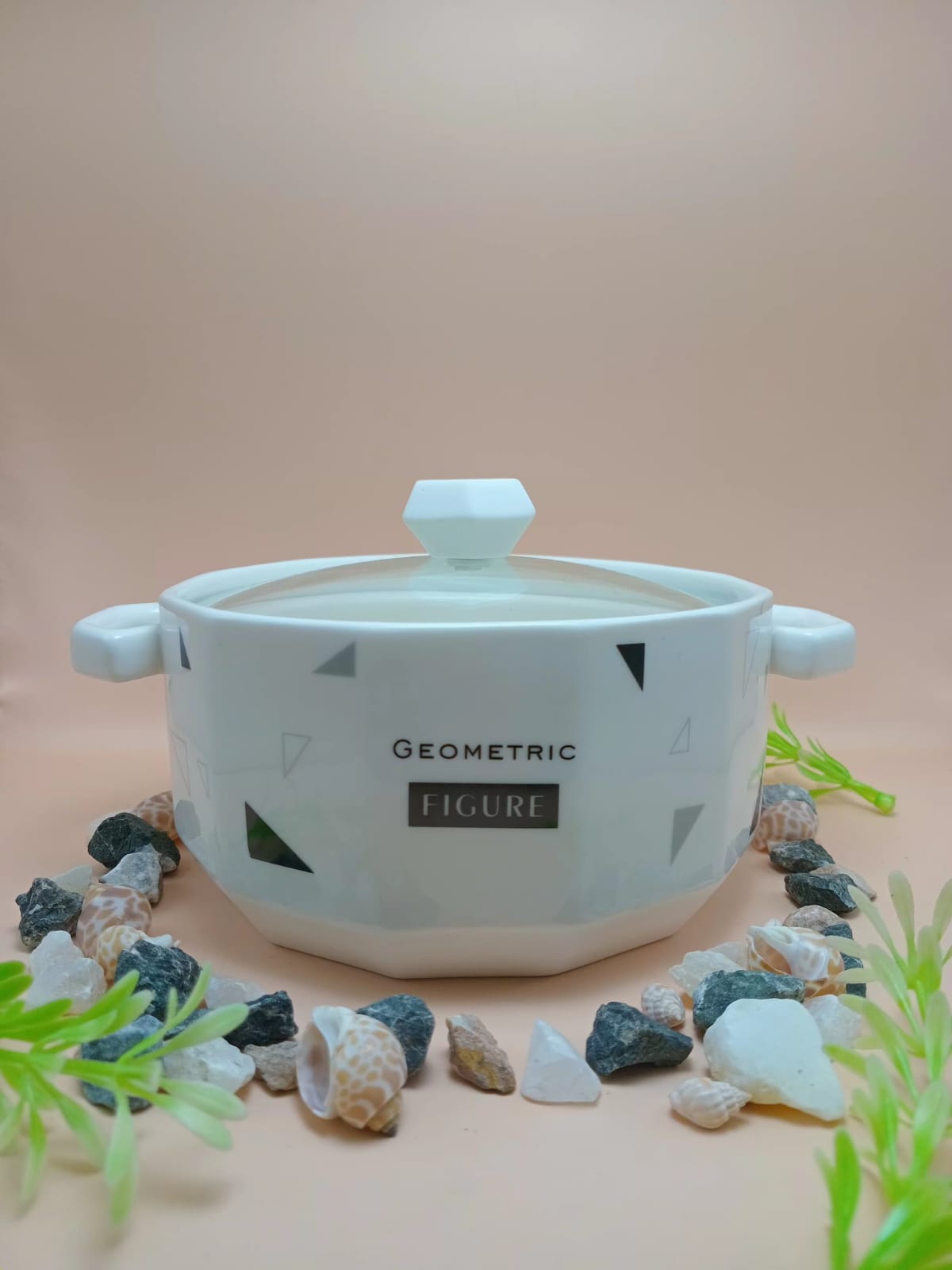 White Geometric Ceramic Serving Bowl with Transparent Cover - 800ml White Geometric Ceramic Serving Bowl with Transparent Cover - 800ml