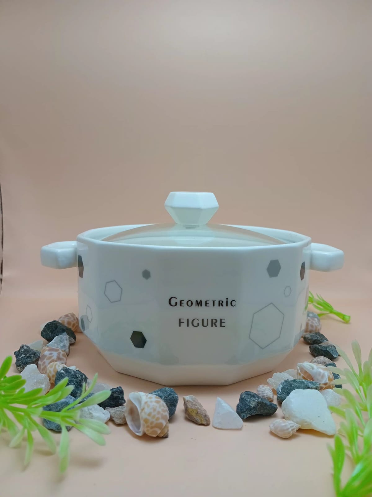 White Geometric Ceramic Serving Bowl with Transparent Cover - 800ml White Geometric Ceramic Serving Bowl with Transparent Cover - 800ml